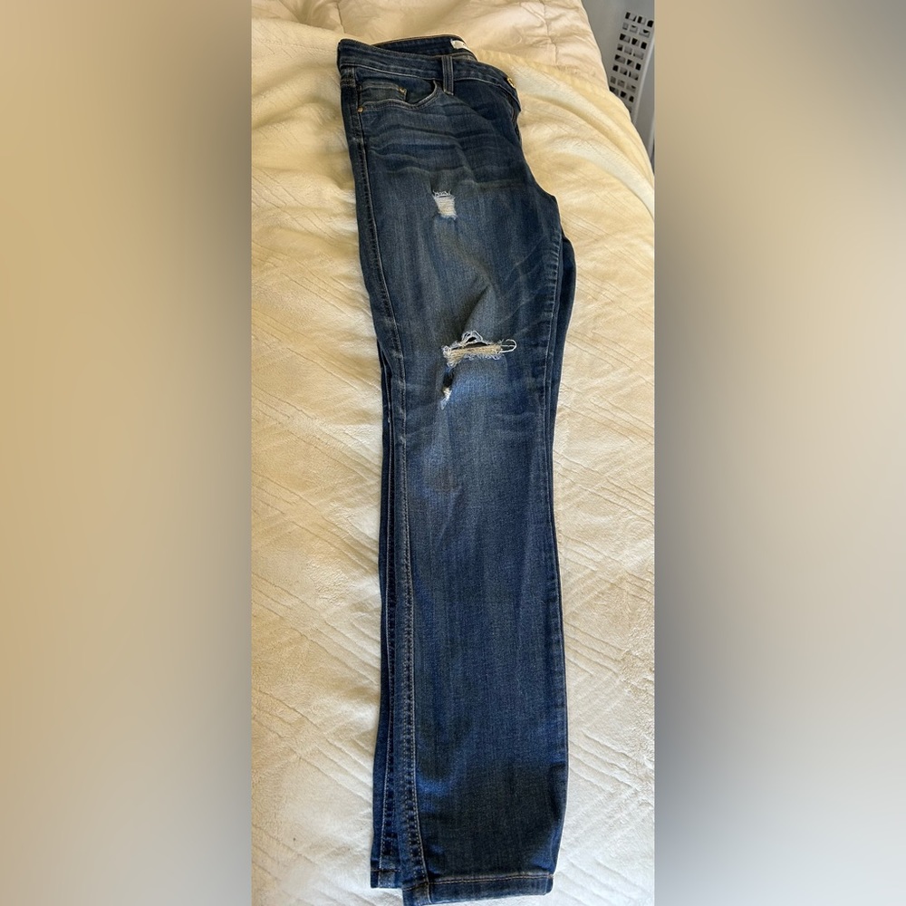 Guess Mid Rise Skinny Jeans size 29
